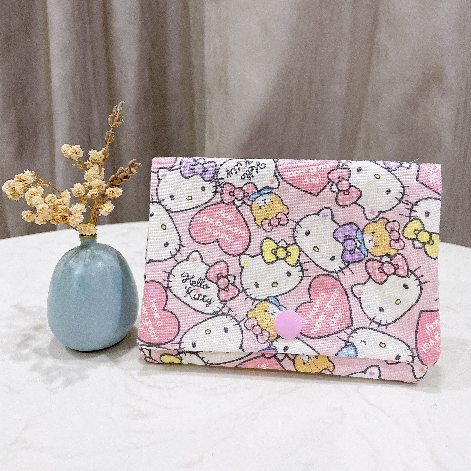 Hello Kitty Pocket Tissue Flap Pouch - TH53 | Art At Hearts SG